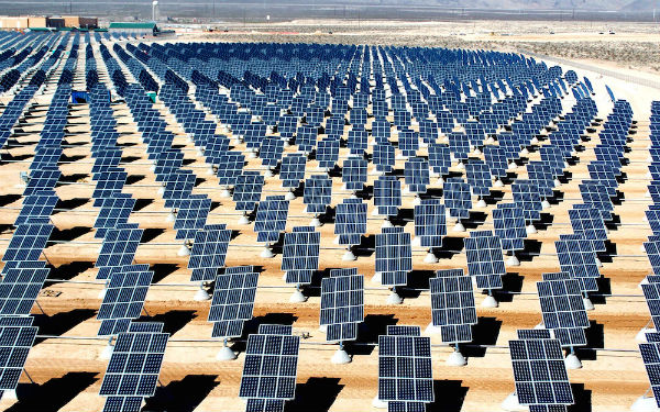 giant-photovoltaic-array