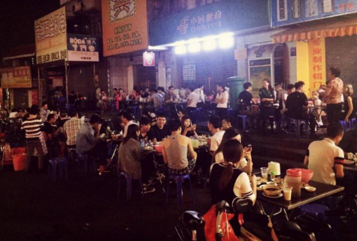 路边摆摊做什么小生意比较好？7个适合摆地摊的小生意超级赚